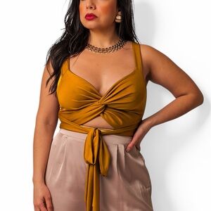 NWOT boutique Brown Orange Twist Front Crop Top with build in bra plus size